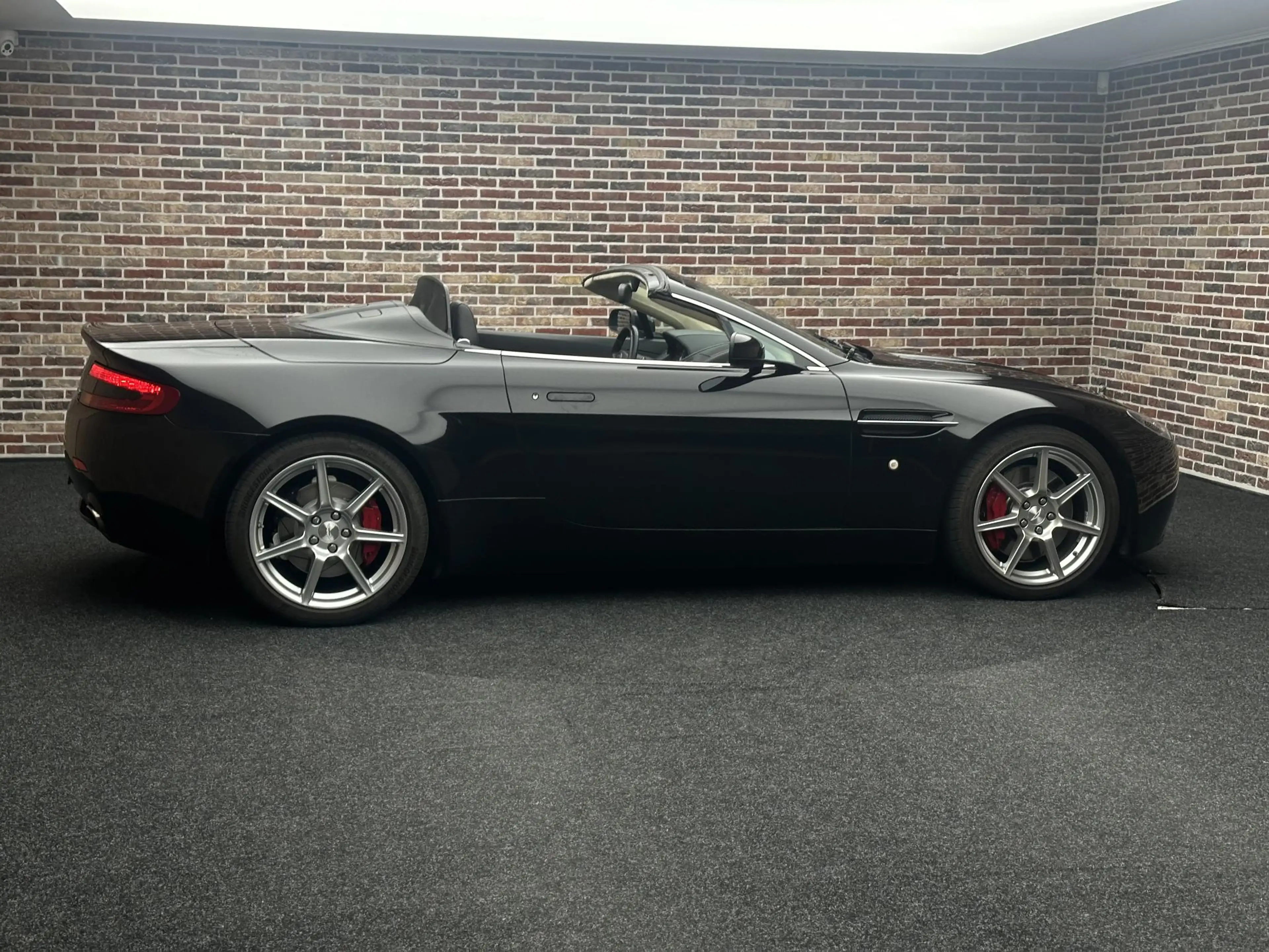 Aston Martin Vantage V8 Roadster 4.3 V8 Sportshift — photo 4