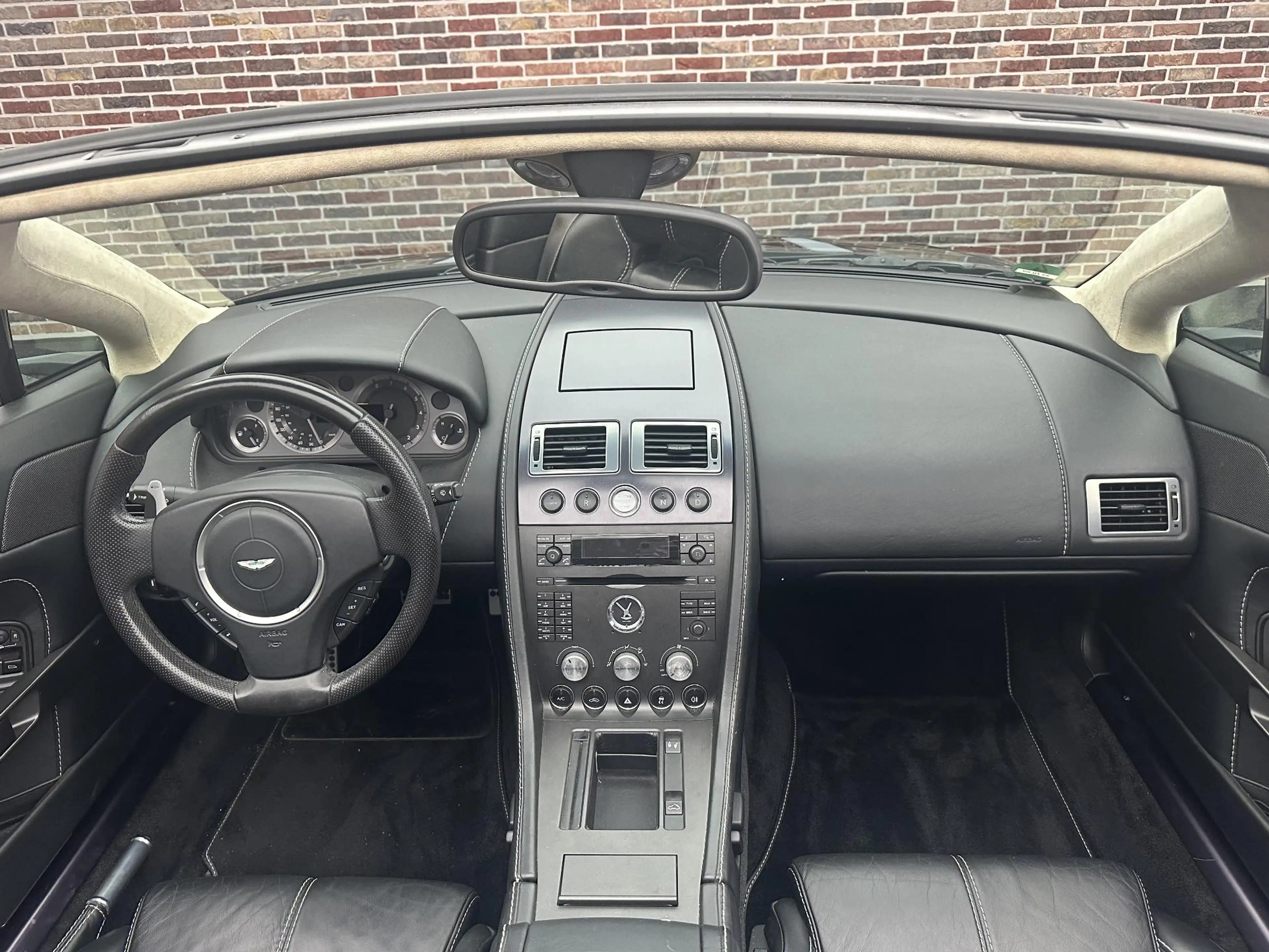 Aston Martin Vantage V8 Roadster 4.3 V8 Sportshift — photo 11