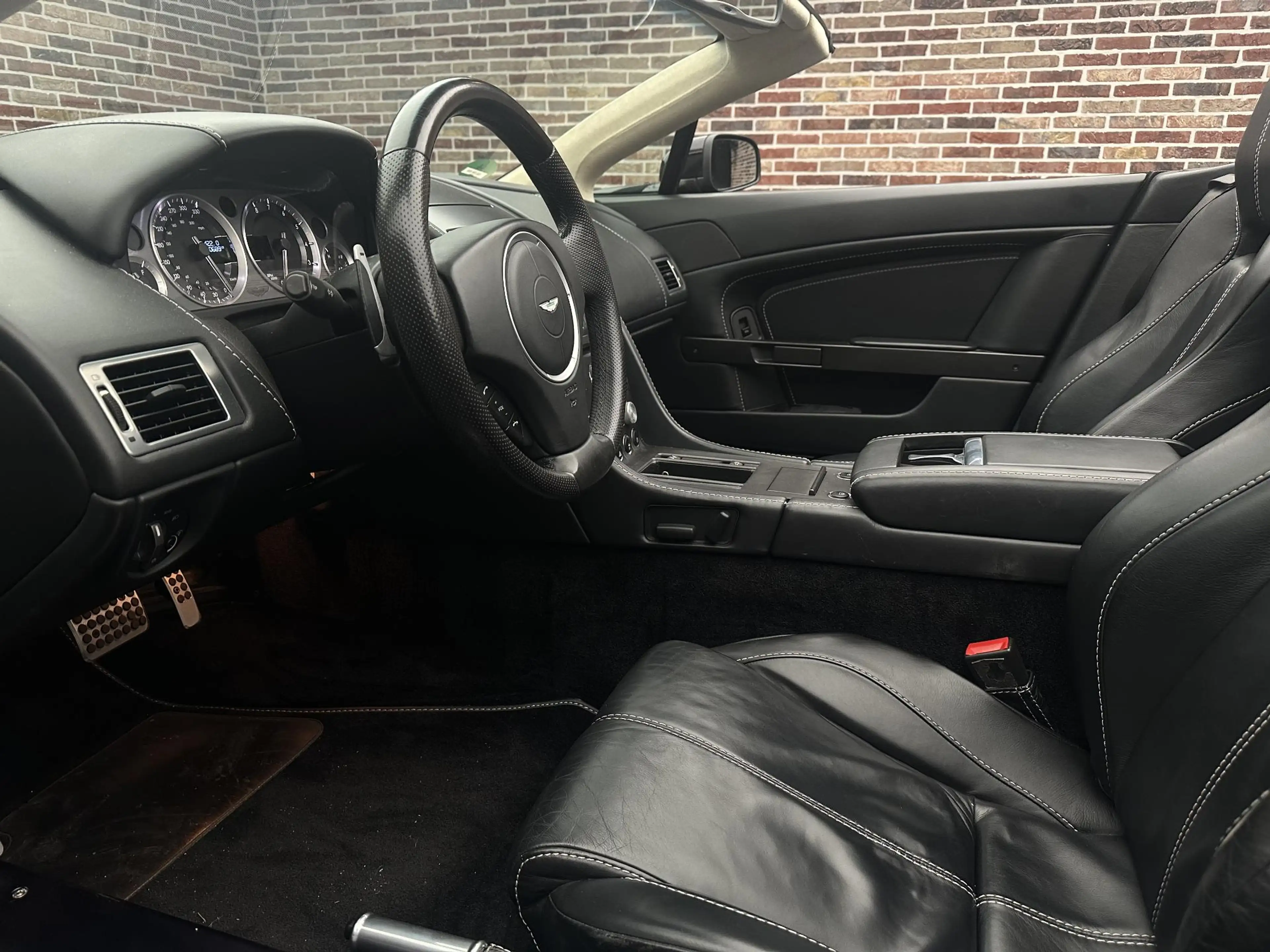 Aston Martin Vantage V8 Roadster 4.3 V8 Sportshift — photo 3