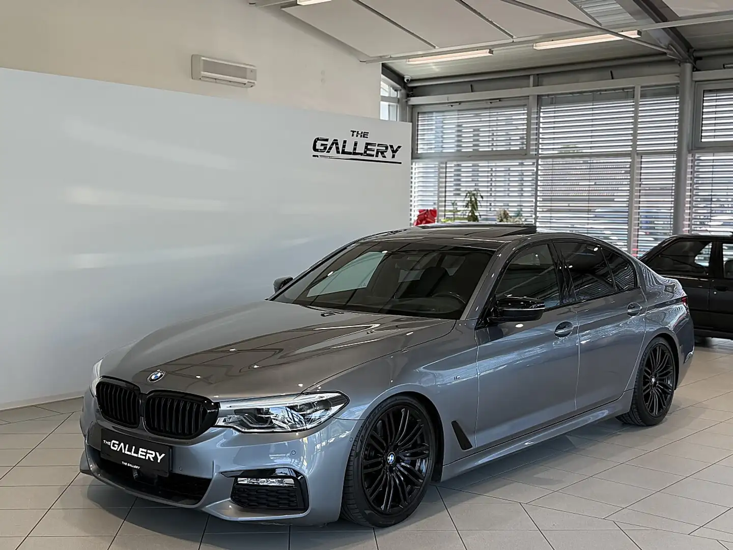 BMW 530 d xDrive M-Sport Aut.*Schiebedach*harman/kardon... Grau - 1