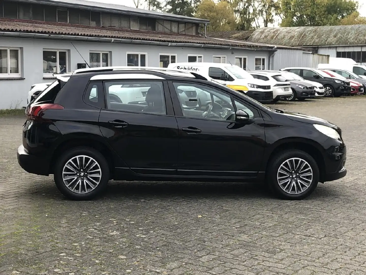 Peugeot 2008 Active Noir - 2