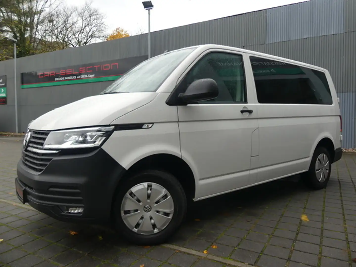 Volkswagen T6.1 Kombi 2.0 TDI 8SITZER LED/AUTOMATIK/AHK Weiß - 2