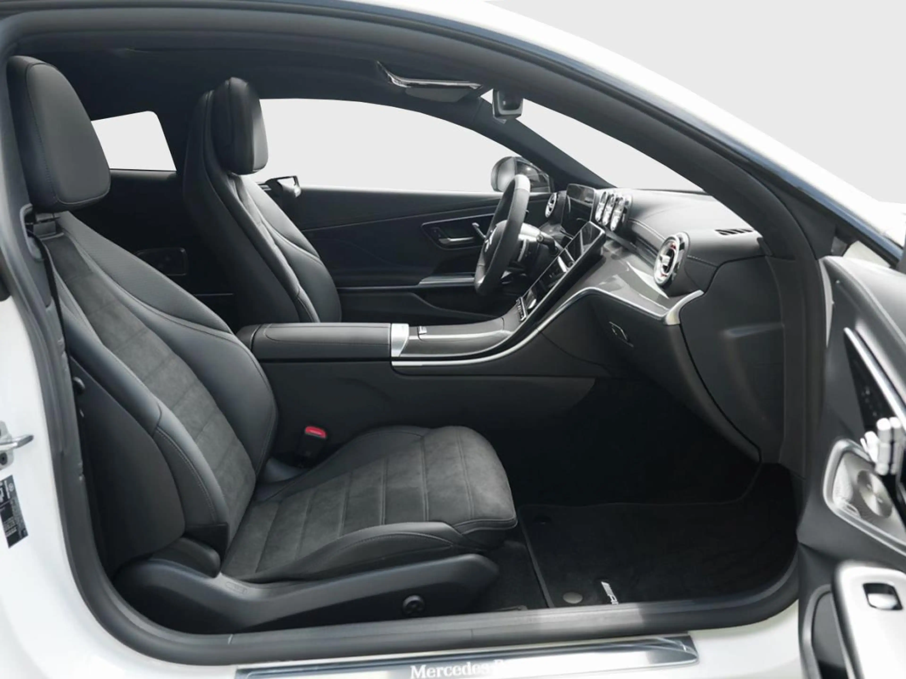 Mercedes-Benz CLE 220 d Coupé AMG Night Distronic Panorama 360° — photo 9