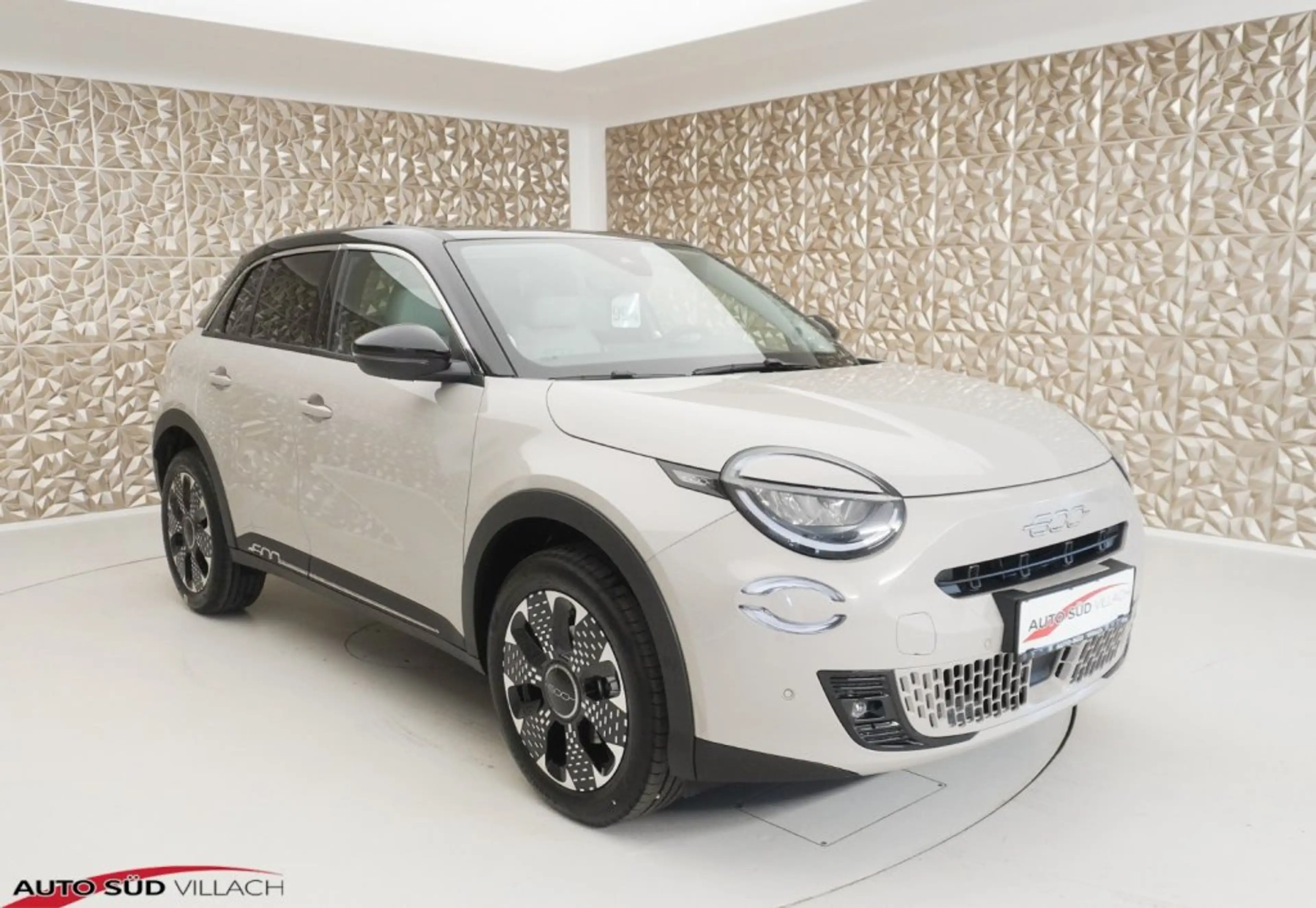 Fiat 600 Hybrid LA PRIMA 110 — photo 3