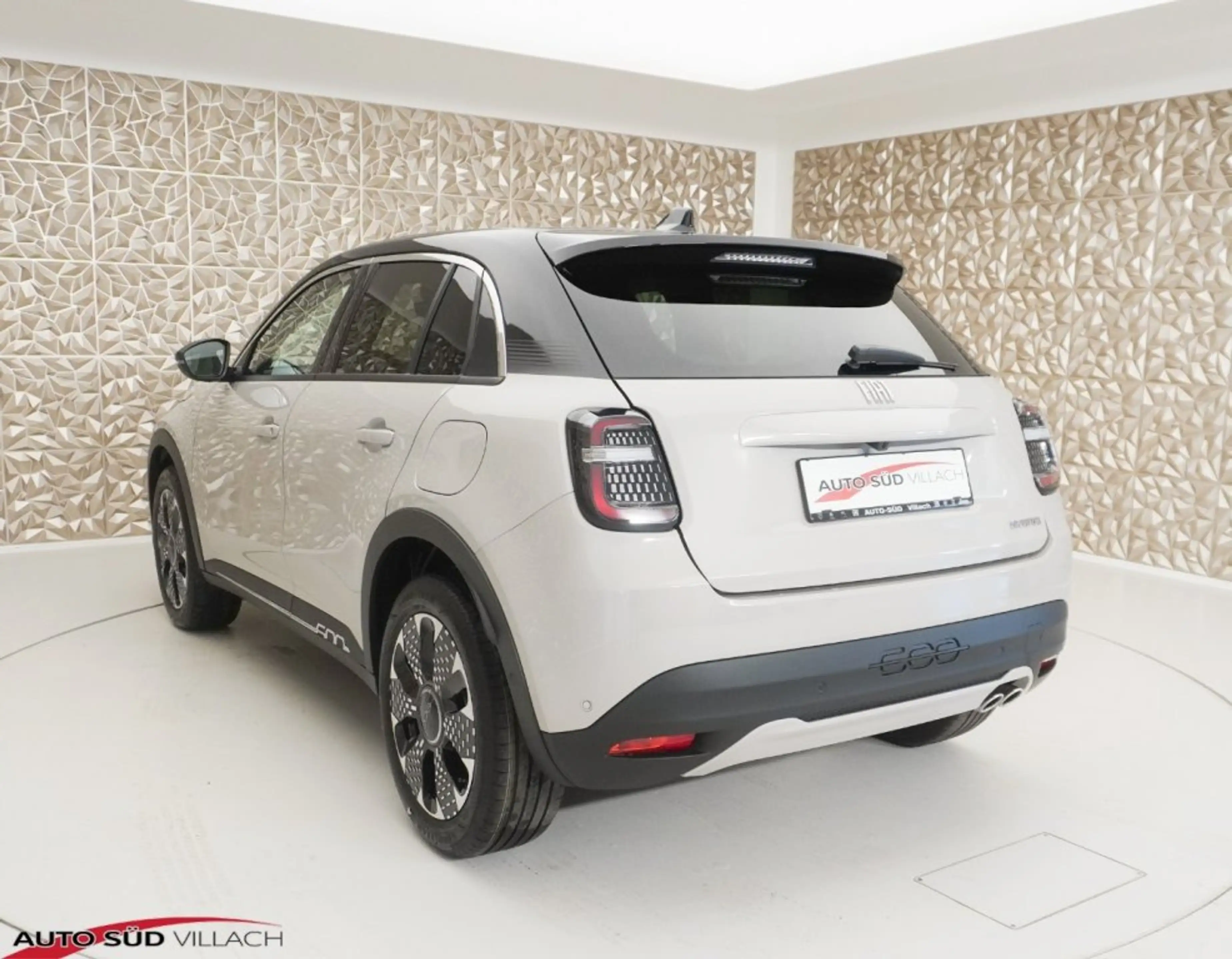 Fiat 600 Hybrid LA PRIMA 110 — photo 4