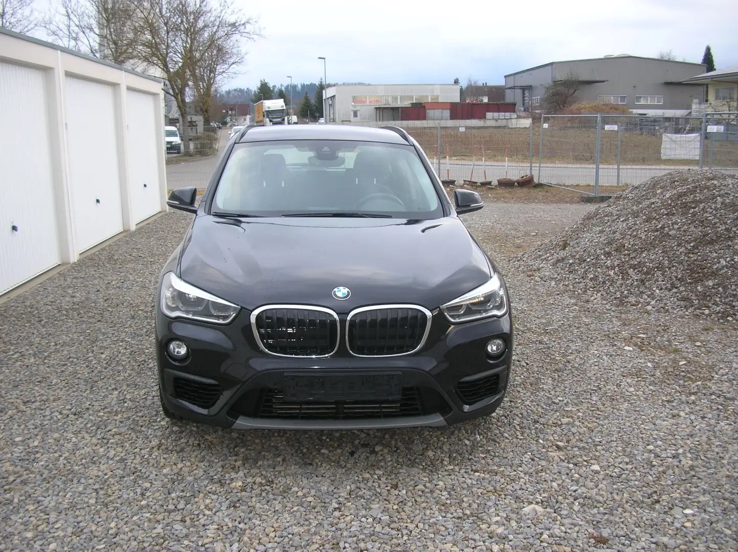BMW X1 sDrive 18 i Advantage-Navi-Klima-PDC-1.Hand-ACC Černá - 2