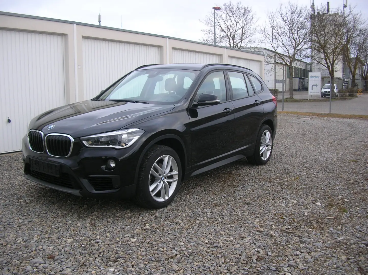 BMW X1 sDrive 18 i Advantage-Navi-Klima-PDC-1.Hand-ACC Černá - 1