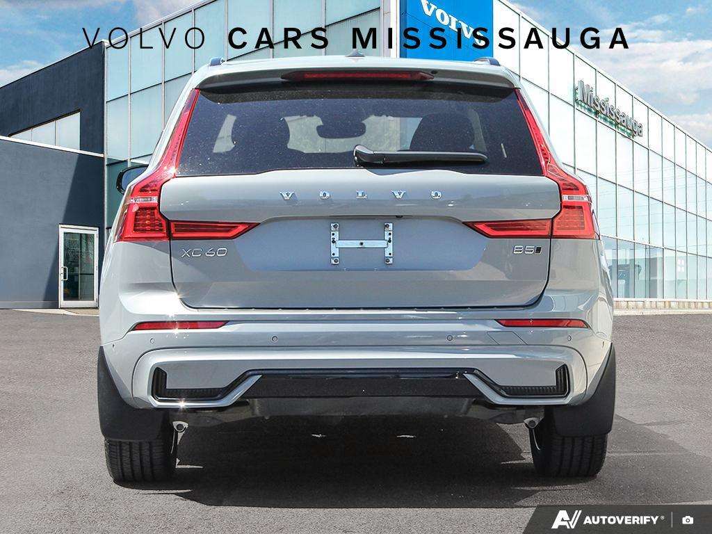2024 Volvo XC60 Plus Dark Theme alt 5