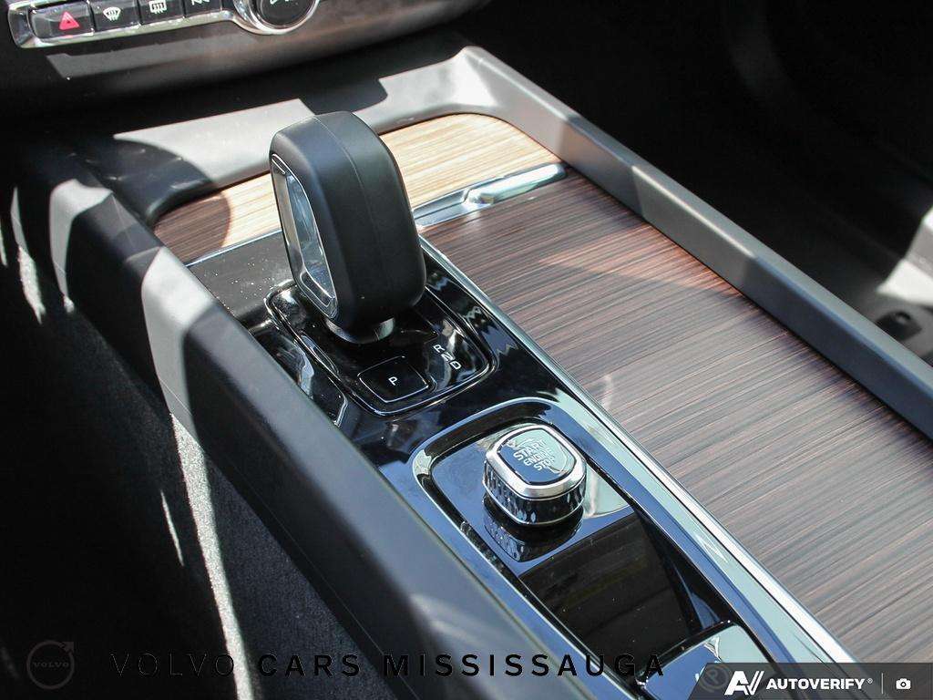2024 Volvo XC60 Plus Dark Theme thumb 19