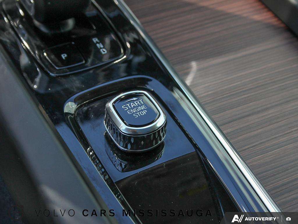 2024 Volvo XC60 Plus Dark Theme thumb 28
