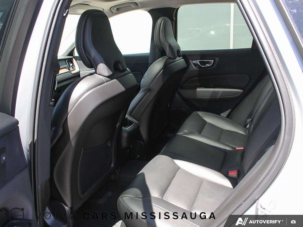 2024 Volvo XC60 Plus Dark Theme thumb 24