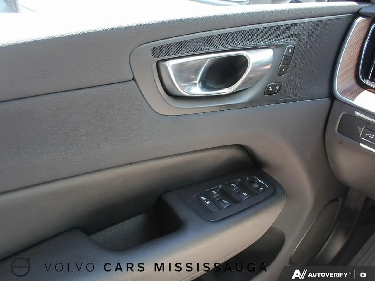 Volvo XC60 снимка Volvo XC60