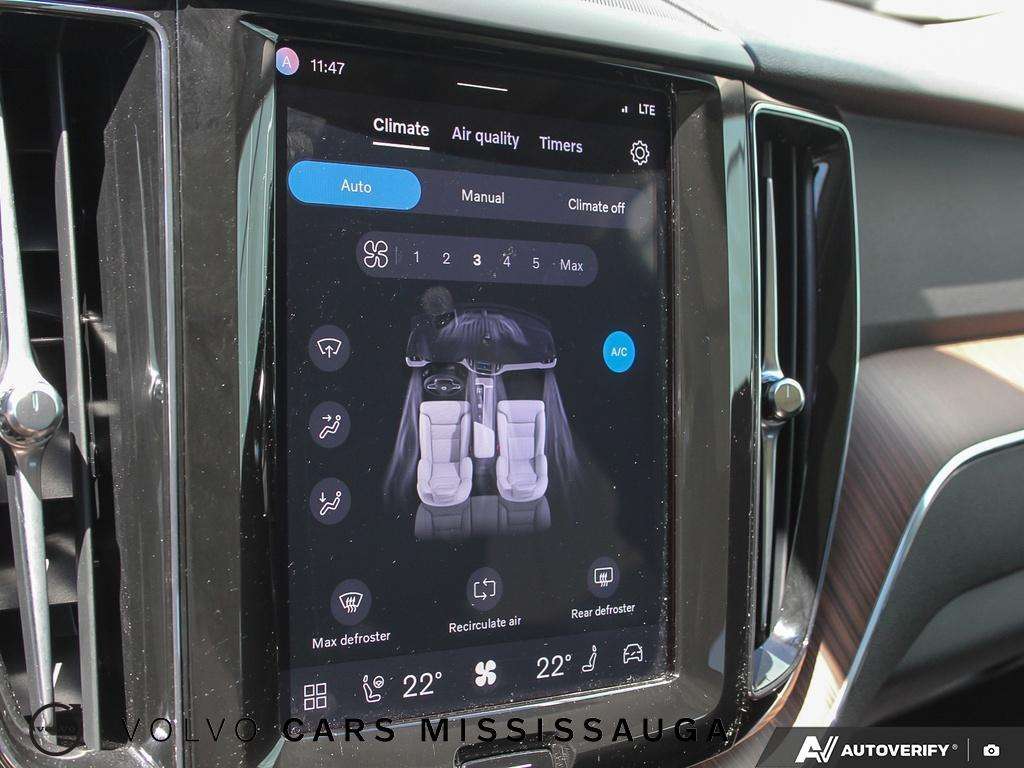 2024 Volvo XC60 Plus Dark Theme thumb 20