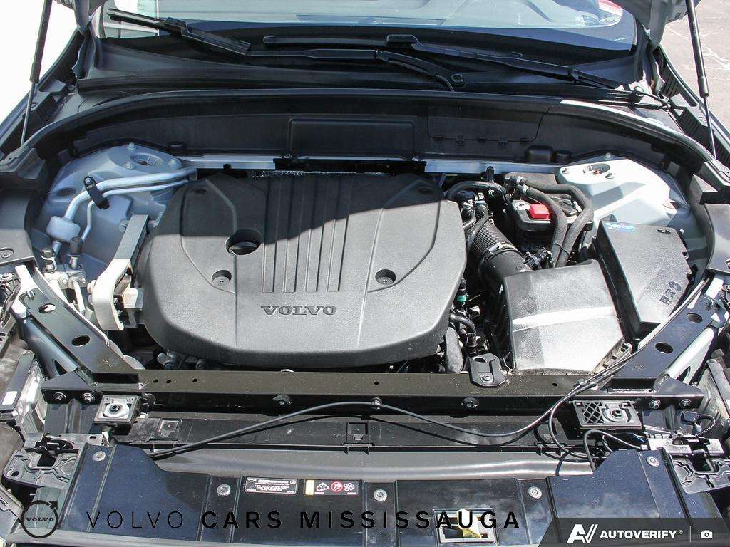 2024 Volvo XC60 Plus Dark Theme thumb 8