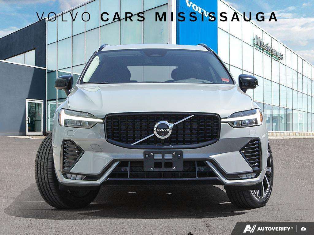 2024 Volvo XC60 Plus Dark Theme alt 2