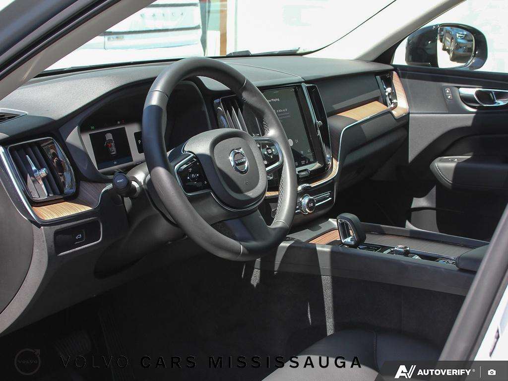 2024 Volvo XC60 Plus Dark Theme thumb 13