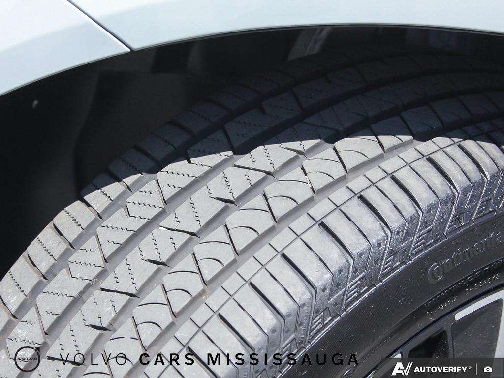 2024 Volvo XC60 Plus Dark Theme thumb 7