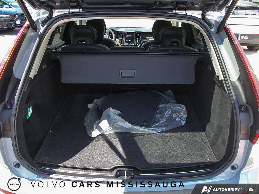 2024 Volvo XC60 Plus Dark Theme thumb 11