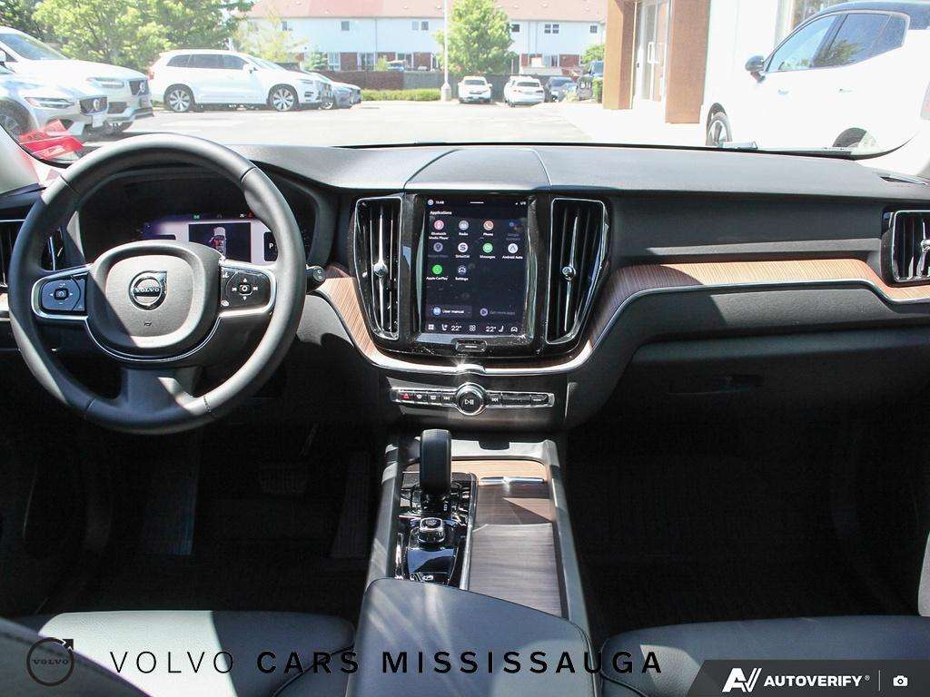 2024 Volvo XC60 Plus Dark Theme thumb 25