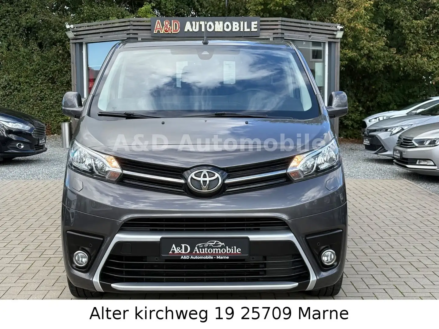 Toyota Proace Verso 2,0 L2 Lang Aut. Navi PDC SHZ 9SITZ Grau - 2