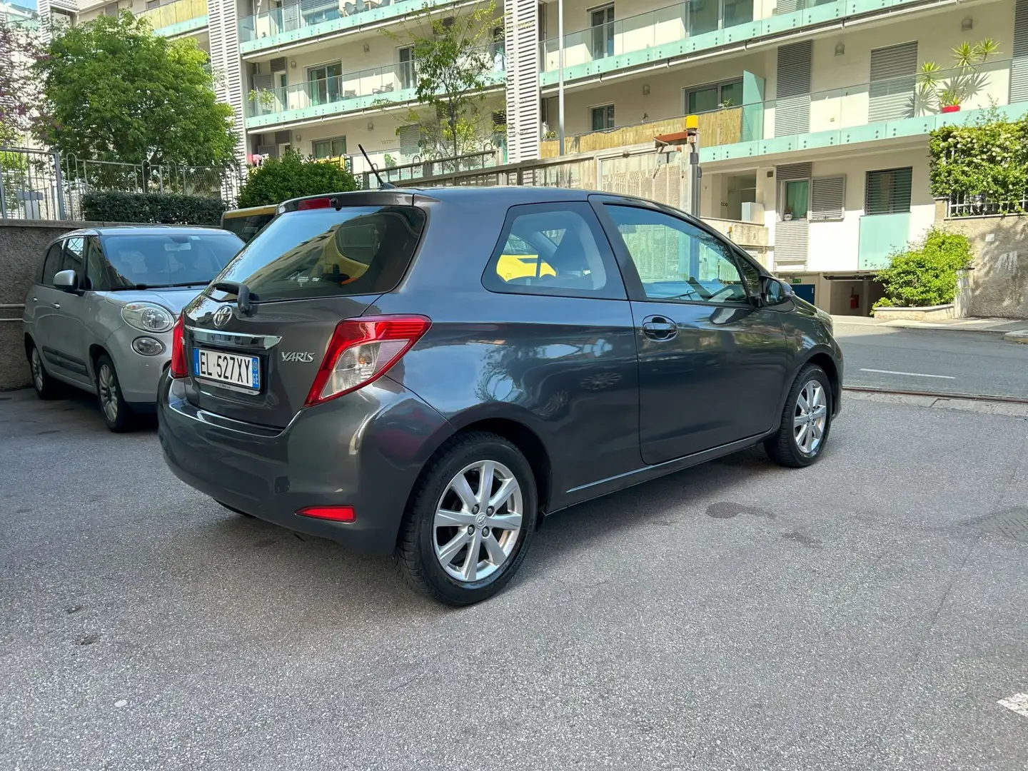 Toyota Yaris 1.3 3 porte Style UNIPROPRIETARIO Grau - 2