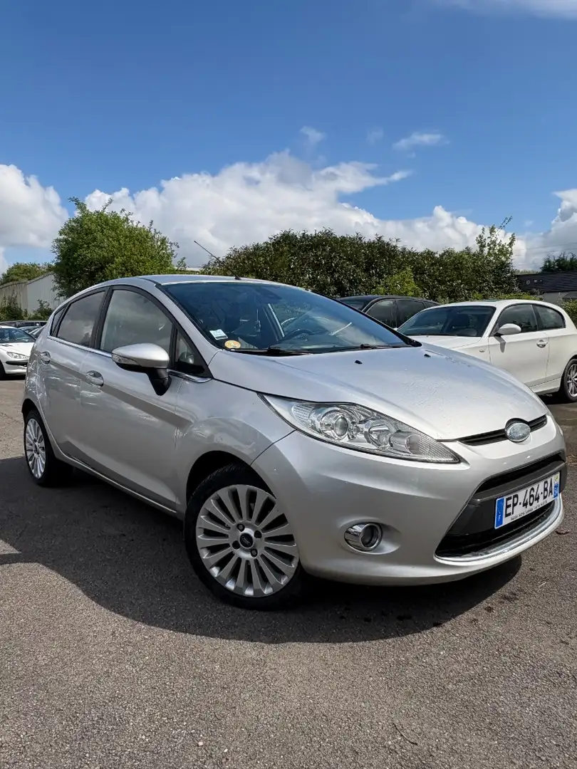 Ford Fiesta 1.6 TDCI Titanium Gris - 1