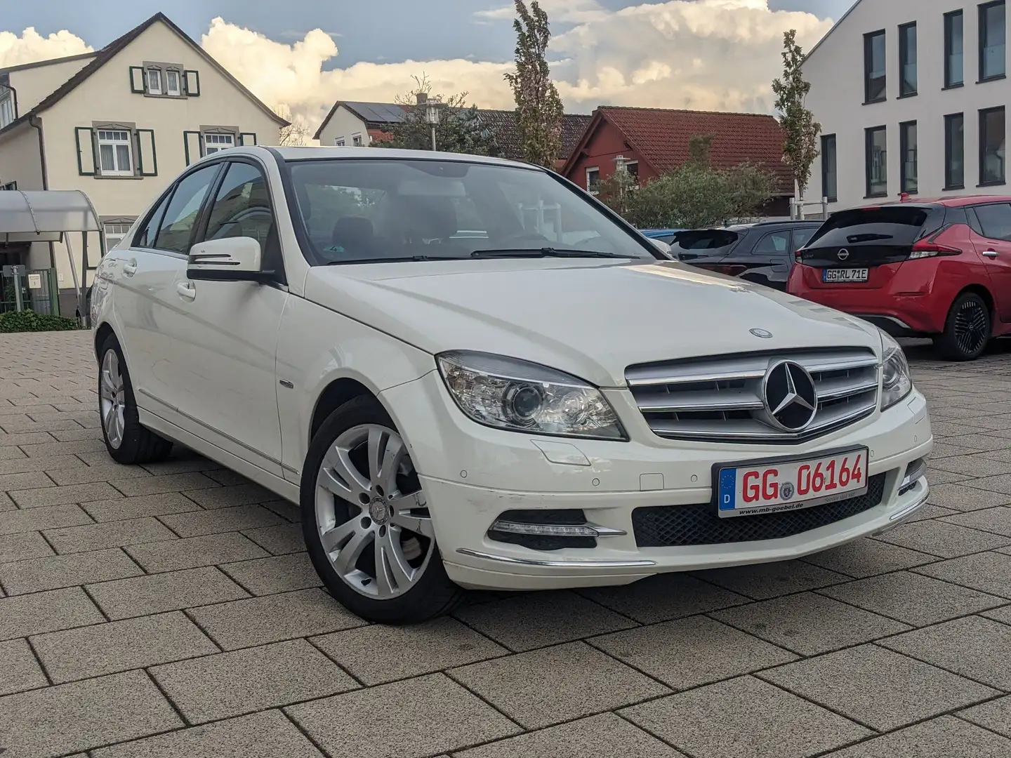 Mercedes-Benz C 220 CDI DPF (BlueEFFICIENCY) 7G-TRONIC Avantgarde Weiß - 2