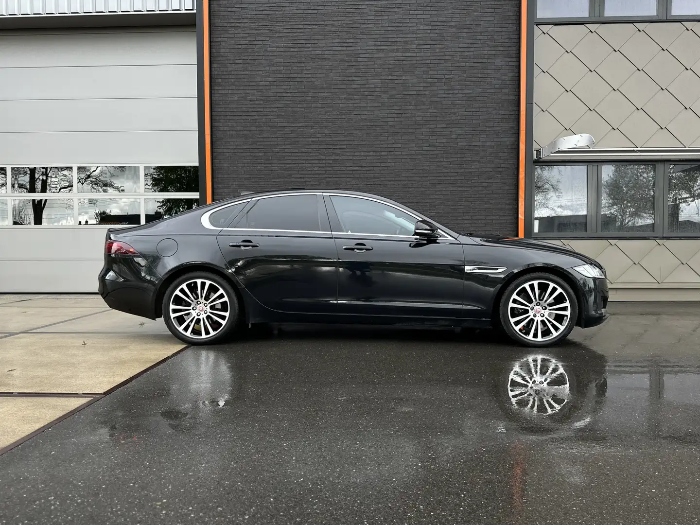 Jaguar XF 3.0 D Portfolio l 306pk l Facelift l Pano l Camera Černá - 2