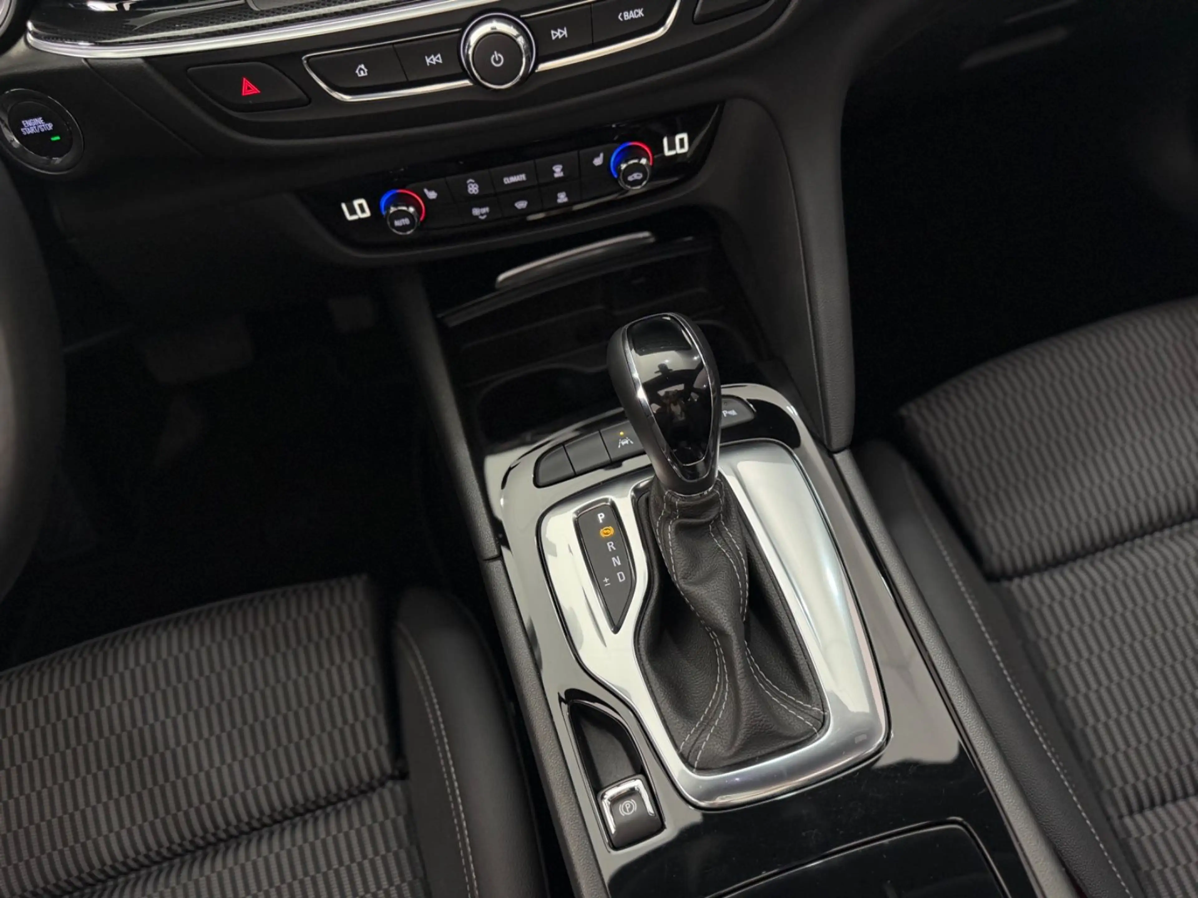 Opel Insignia B Sports Tourer Business*AHK*KAMERA* — photo 14