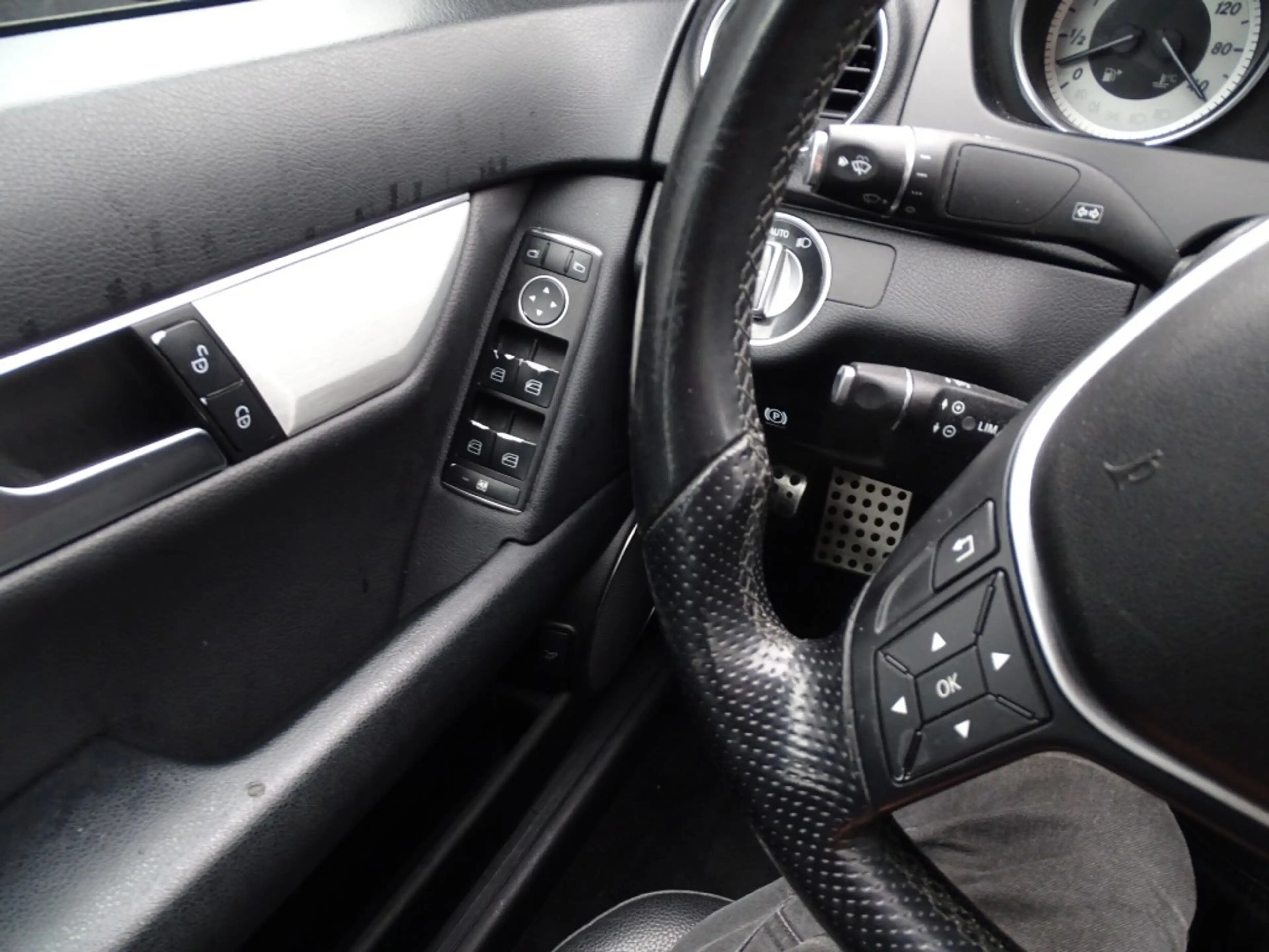 Mercedes-Benz C 180 180 AMB. AVANTGARDE-Navi-Blth-Cruise-Hlf Leer-Led — photo 10