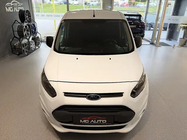 Ford Transit Connect view 4