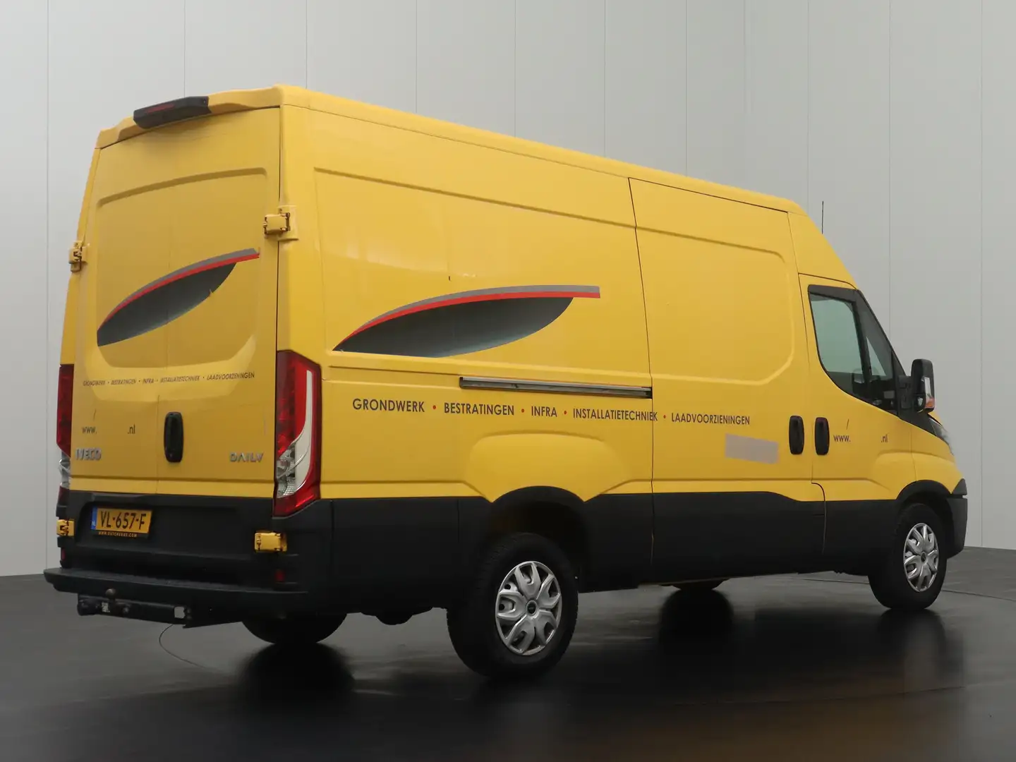 Iveco Daily 35S17V 3.0Ltr 170PK L2H2 | Navigatie | Airco | Cru Geel - 2