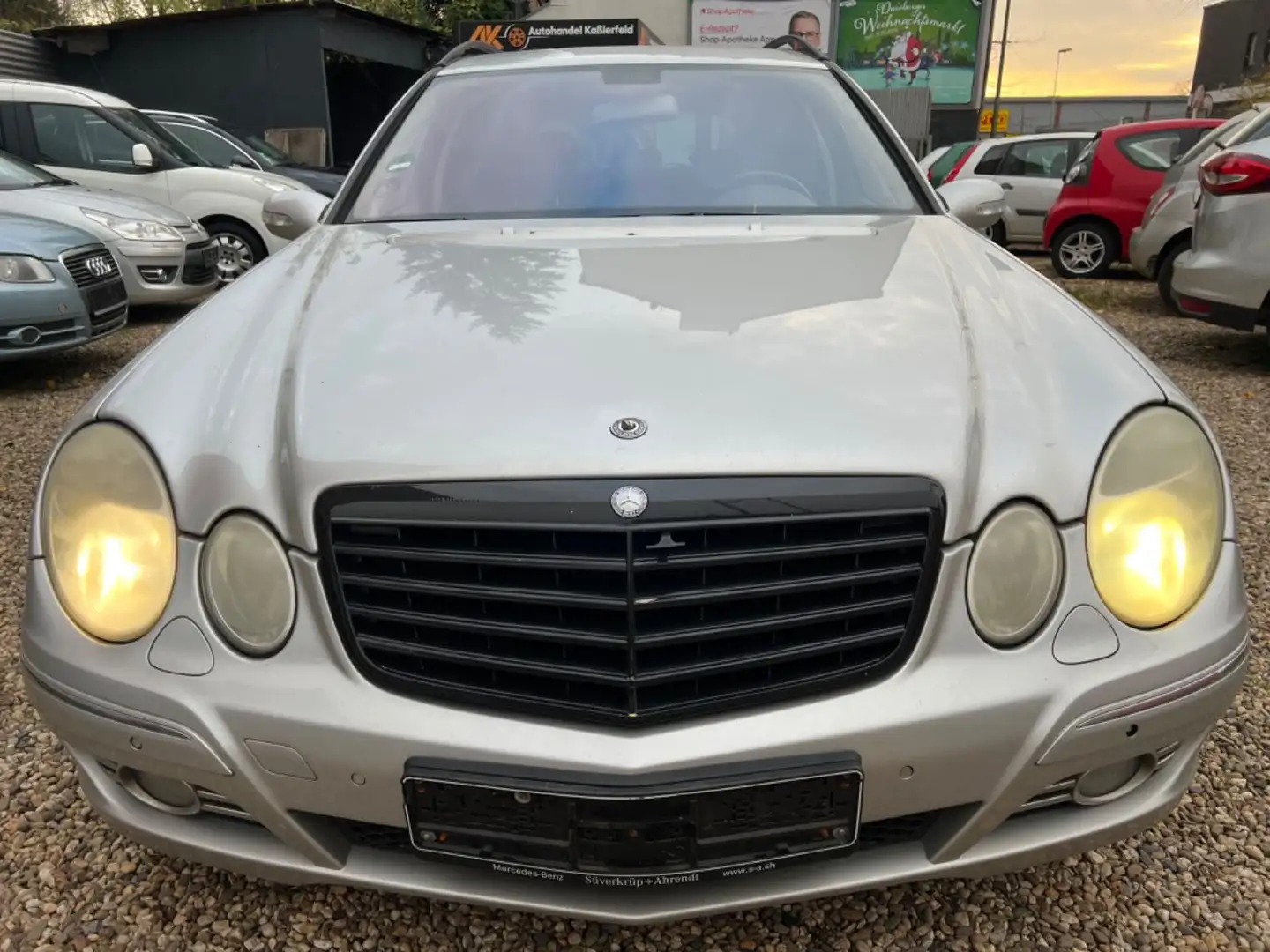 Mercedes-Benz E 220 E -Klasse T-Modell E 220 T CDI*AUTOMATIK* Stříbrná - 2