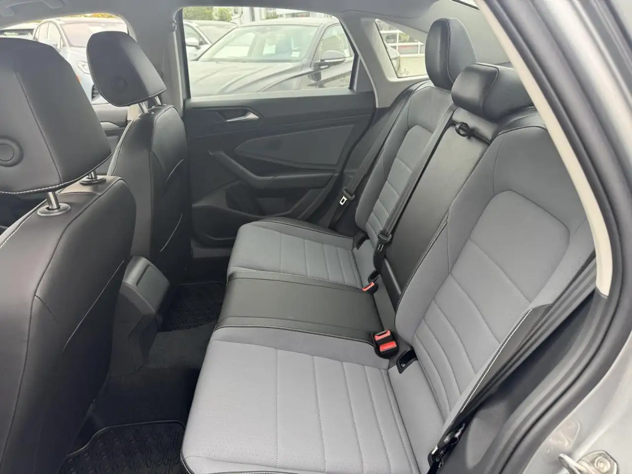 Volkswagen Jetta снимка Volkswagen Jetta