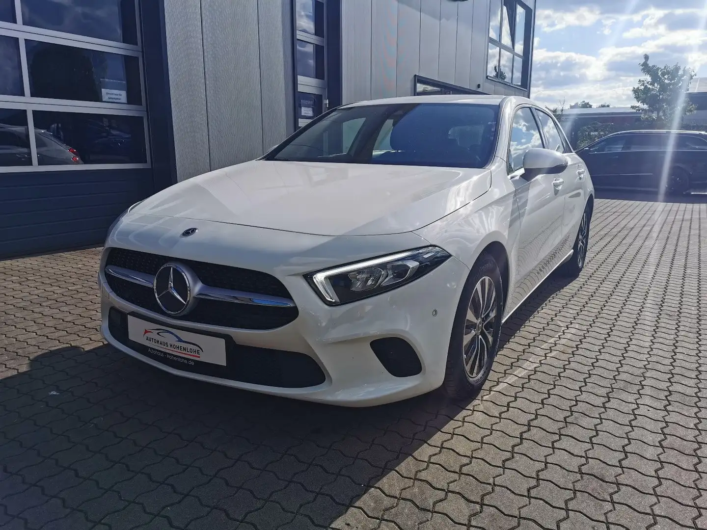Mercedes-Benz A 180 d NAVI LED MBUX APP BT Weiß - 1
