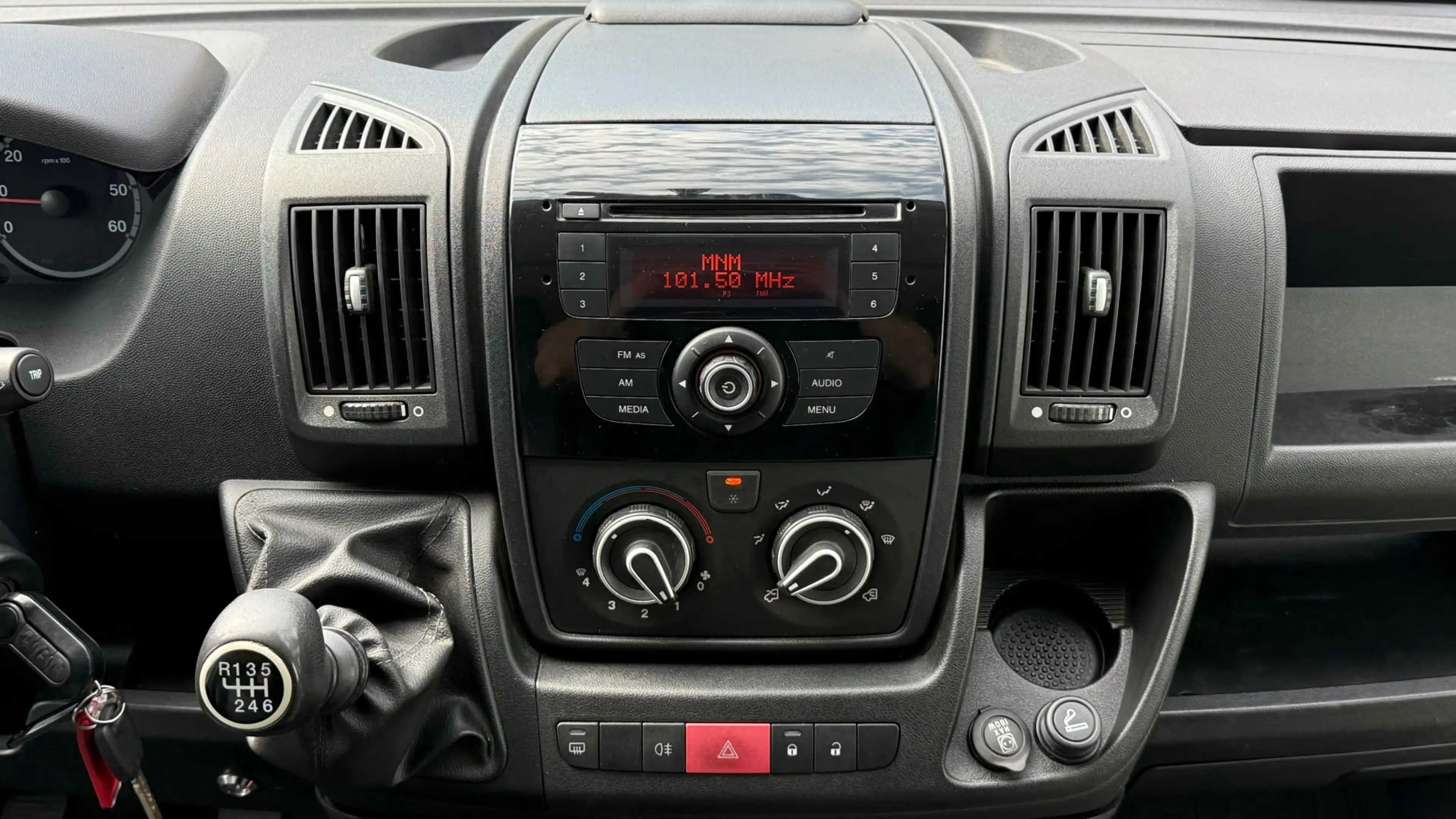 Peugeot Boxer 2.2 DIESEL - AIRCO - UTILITAIRE - CONTRÔLE TECHNIQUE OK — photo 12