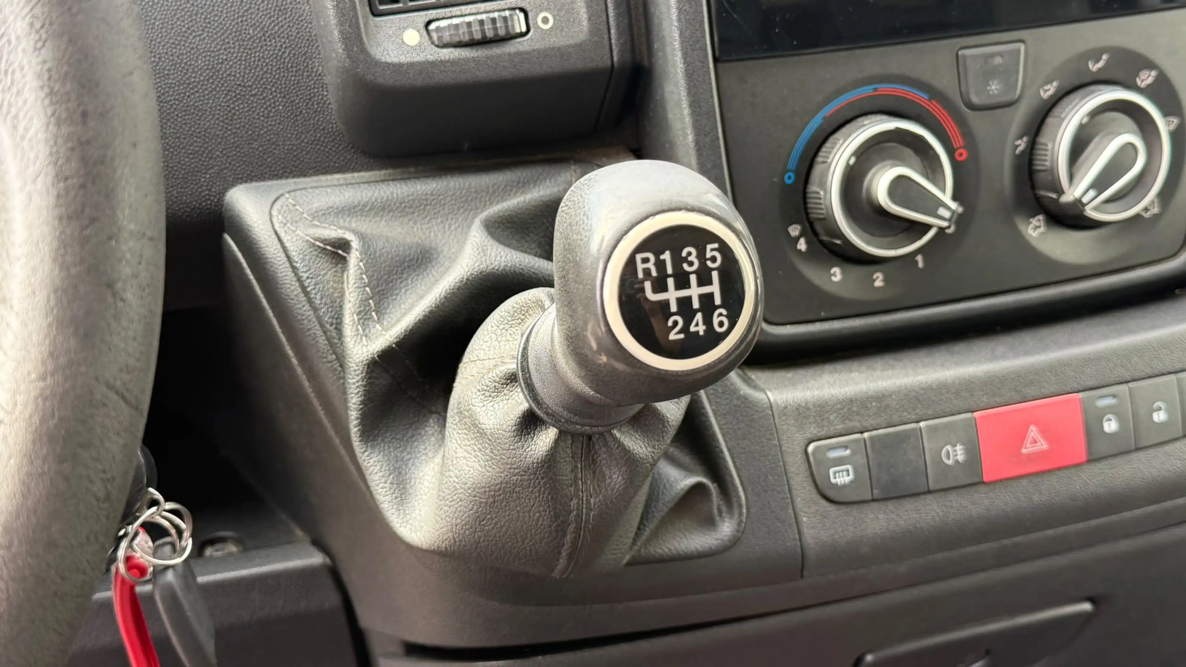 Peugeot Boxer 2.2 DIESEL - AIRCO - UTILITAIRE - CONTRÔLE TECHNIQUE OK — photo 13