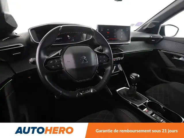 Peugeot 208 view 11