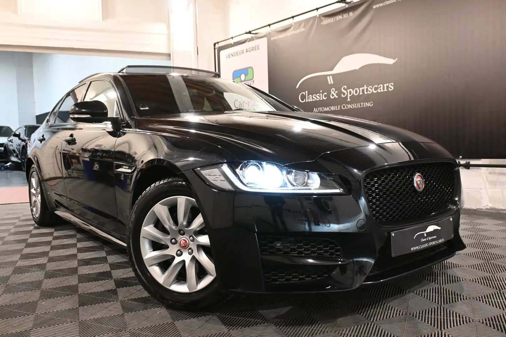 Jaguar XF XF 2.0 D SPORT EURO 6 / CAMERA / PANO / FULL ! Schwarz - 2