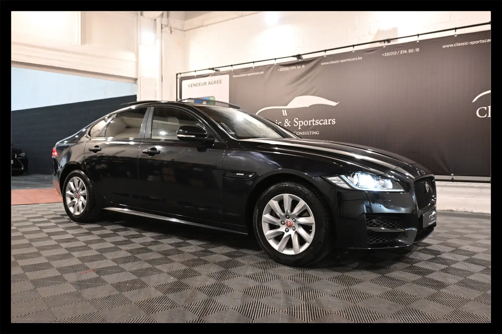 Jaguar XF XF 2.0 D SPORT EURO 6 / CAMERA / PANO / FULL ! Schwarz - 1