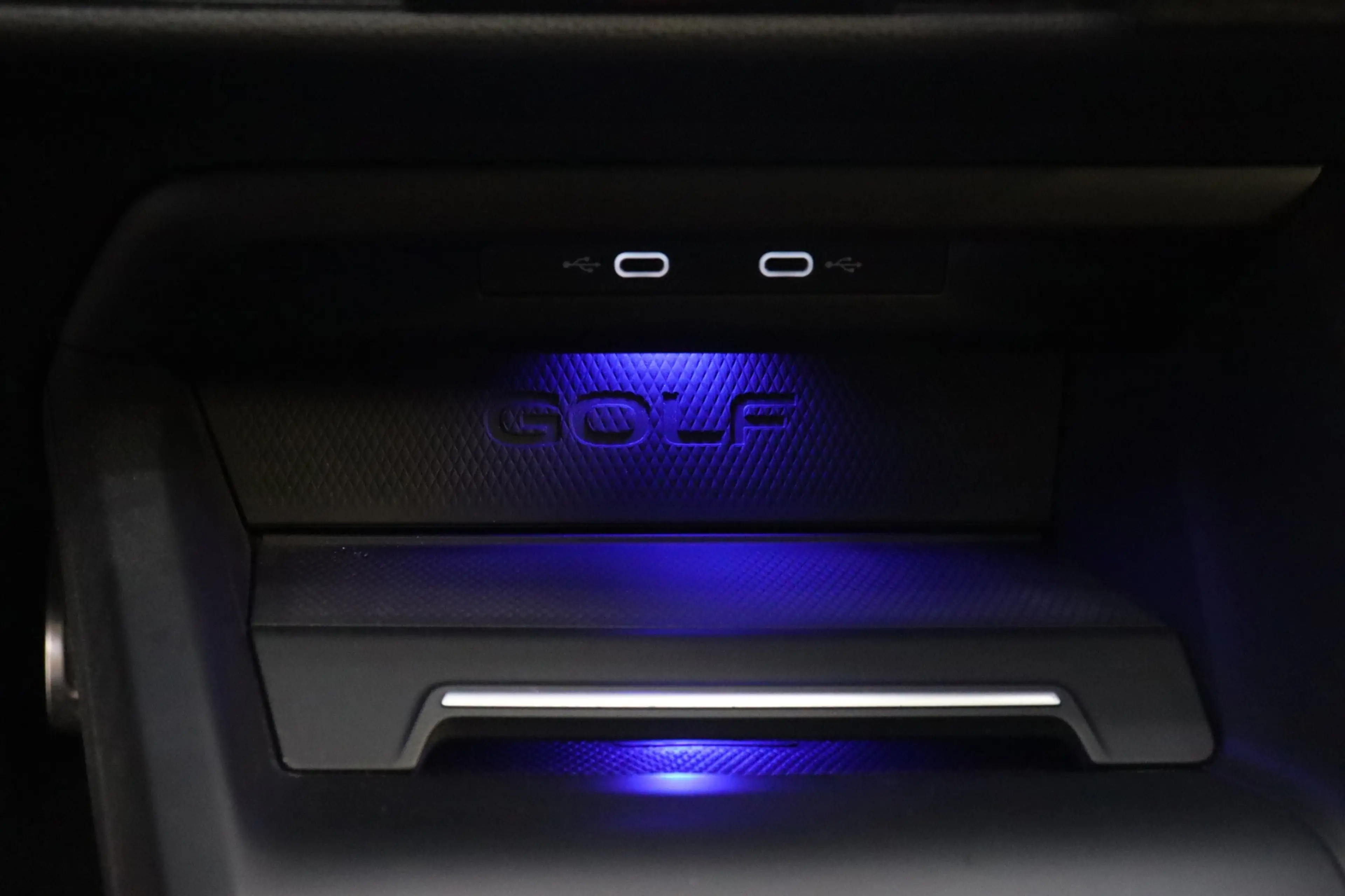 Volkswagen Golf GTE 1.4 eHybrid Pano HUD IQ Camera — photo 28