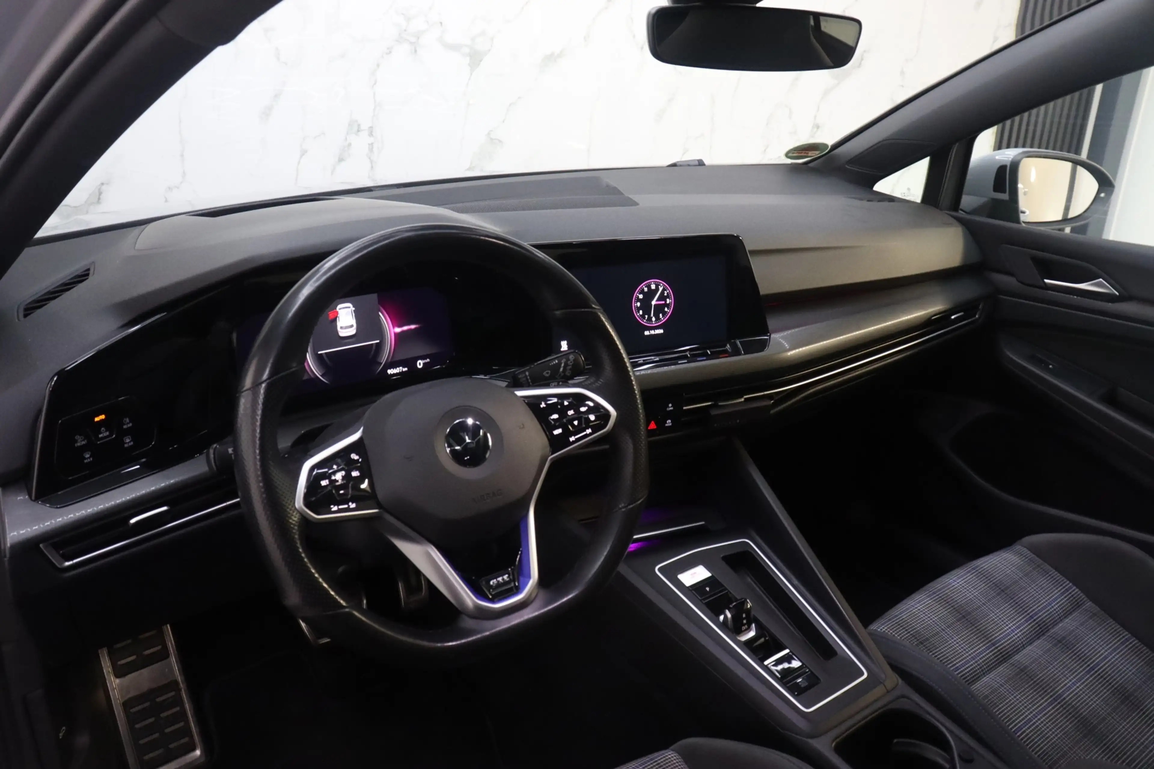 Volkswagen Golf GTE 1.4 eHybrid Pano HUD IQ Camera — photo 16