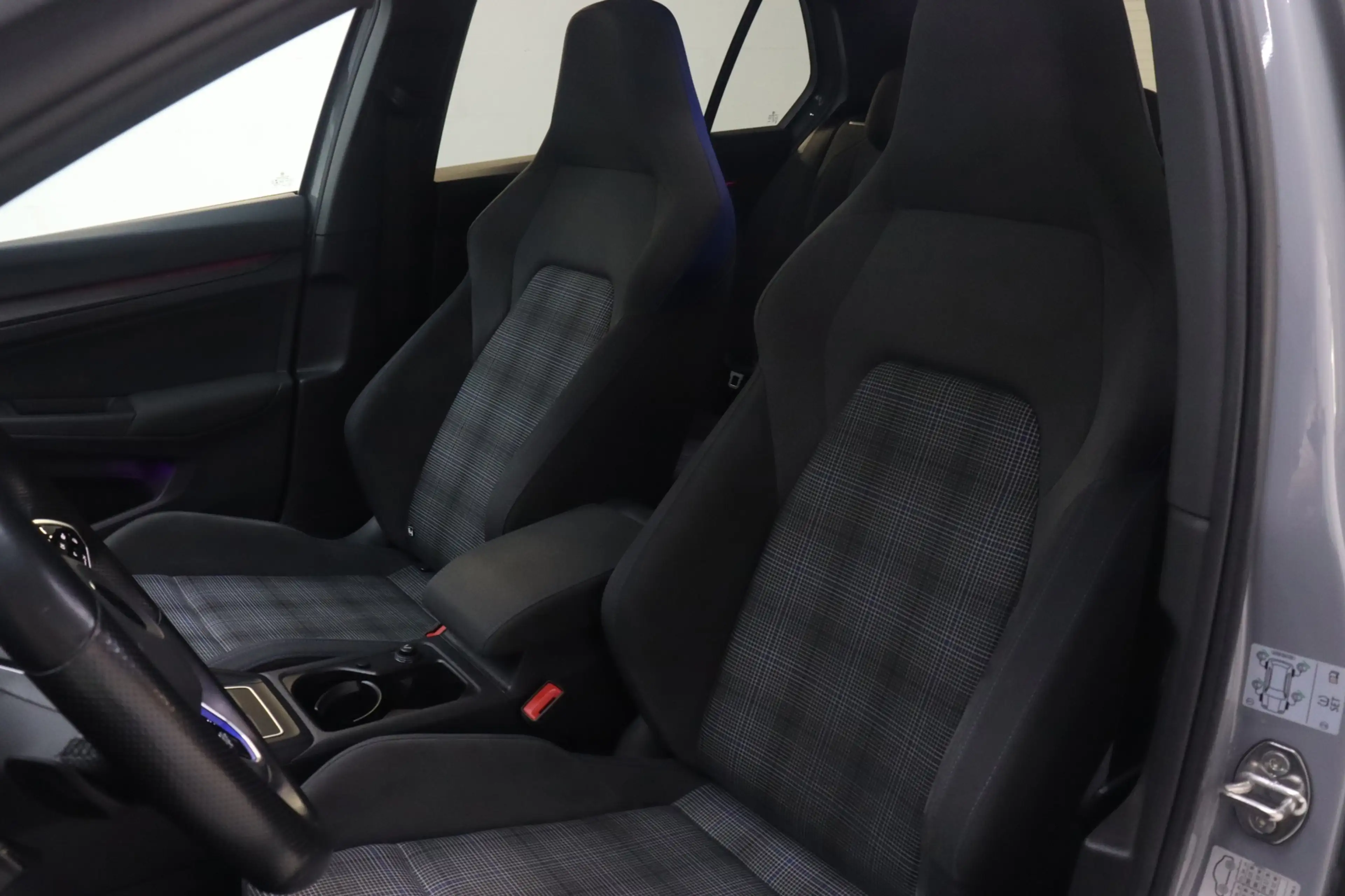 Volkswagen Golf GTE 1.4 eHybrid Pano HUD IQ Camera — photo 17