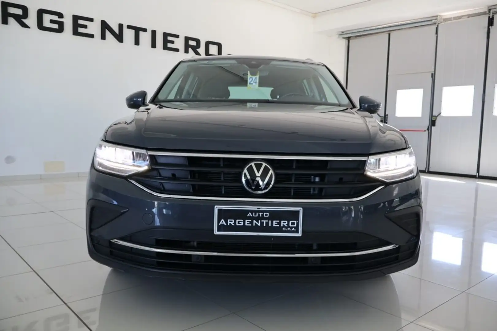 Volkswagen Tiguan 2.0 TDI SCR Life navi cerchi diamantati carplay Grigio - 2
