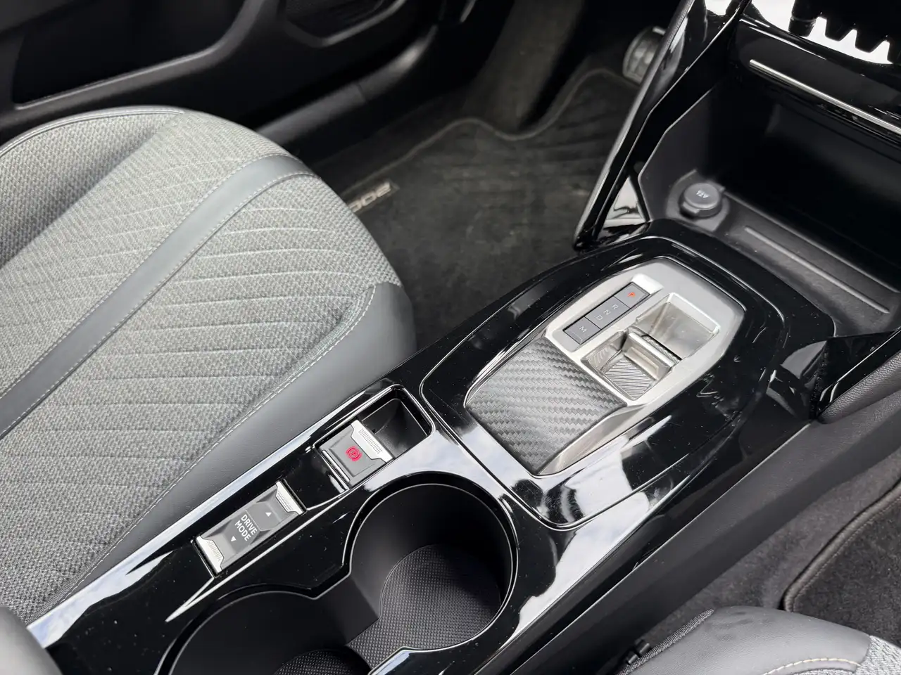 Peugeot 2008 1.2 PureTech Allure Pack Metallic Camera, миниатюра 15