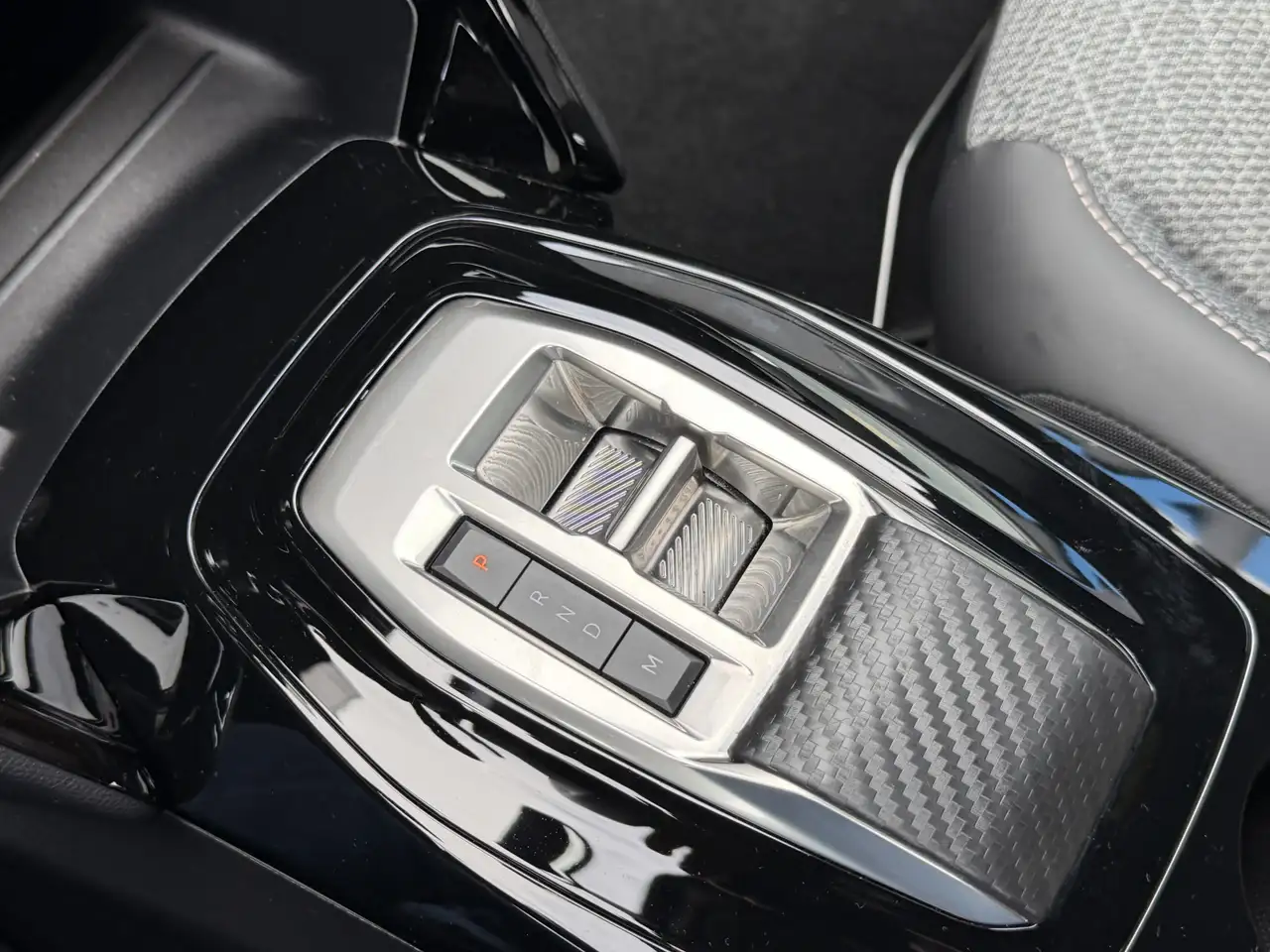 Peugeot 2008 1.2 PureTech Allure Pack Metallic Camera, миниатюра 28