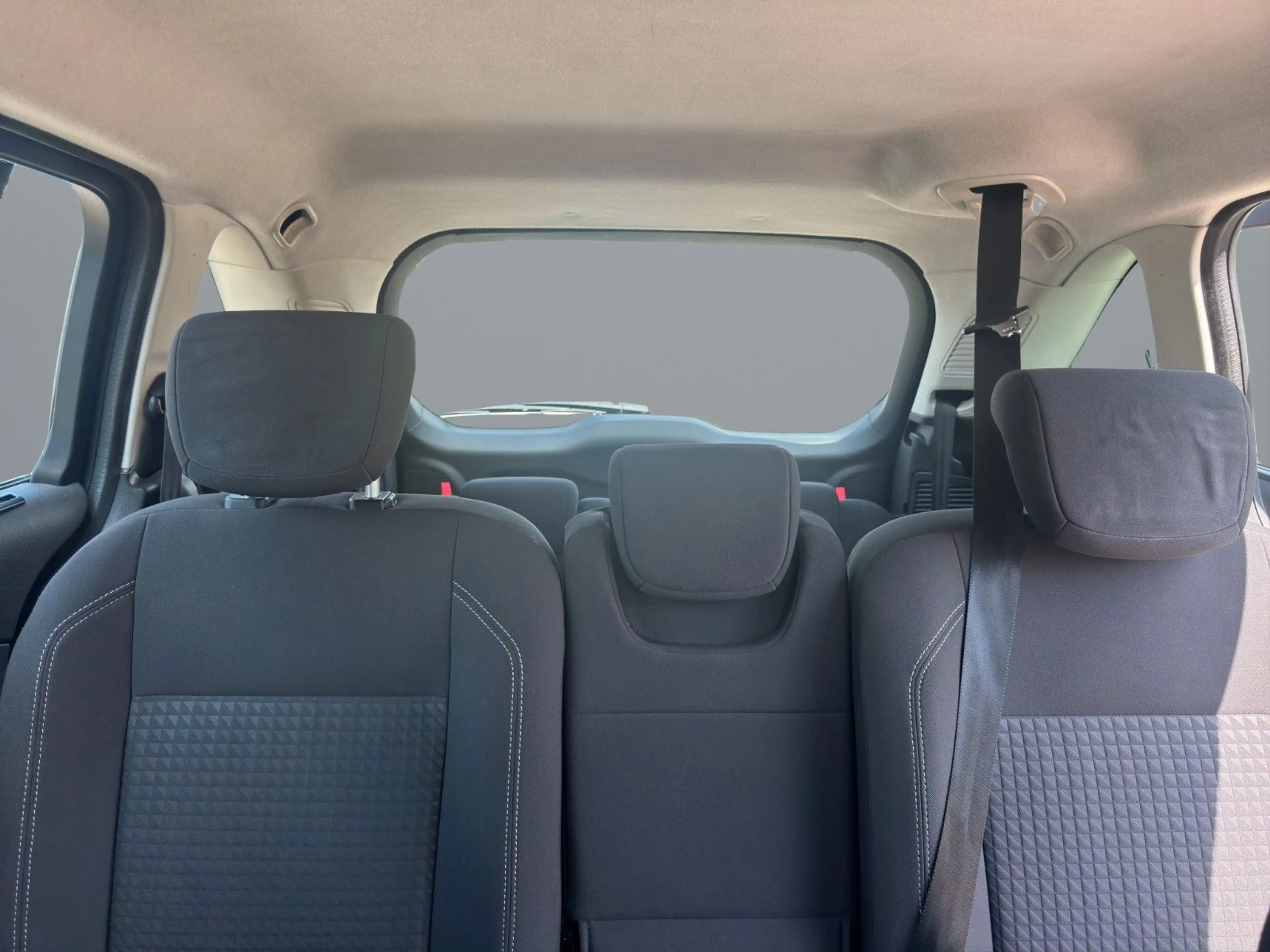 Ford Grand C-Max /7sitzer — photo 15