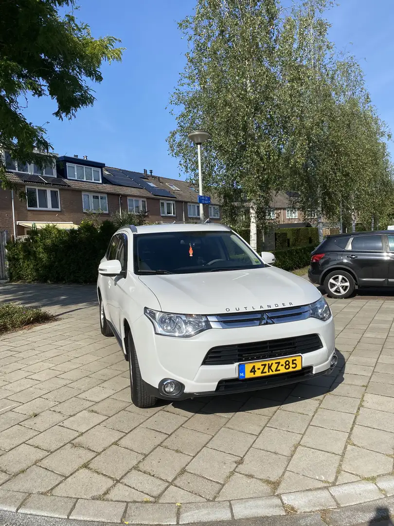 Mitsubishi Outlander 2.0 Business Edition White - 2