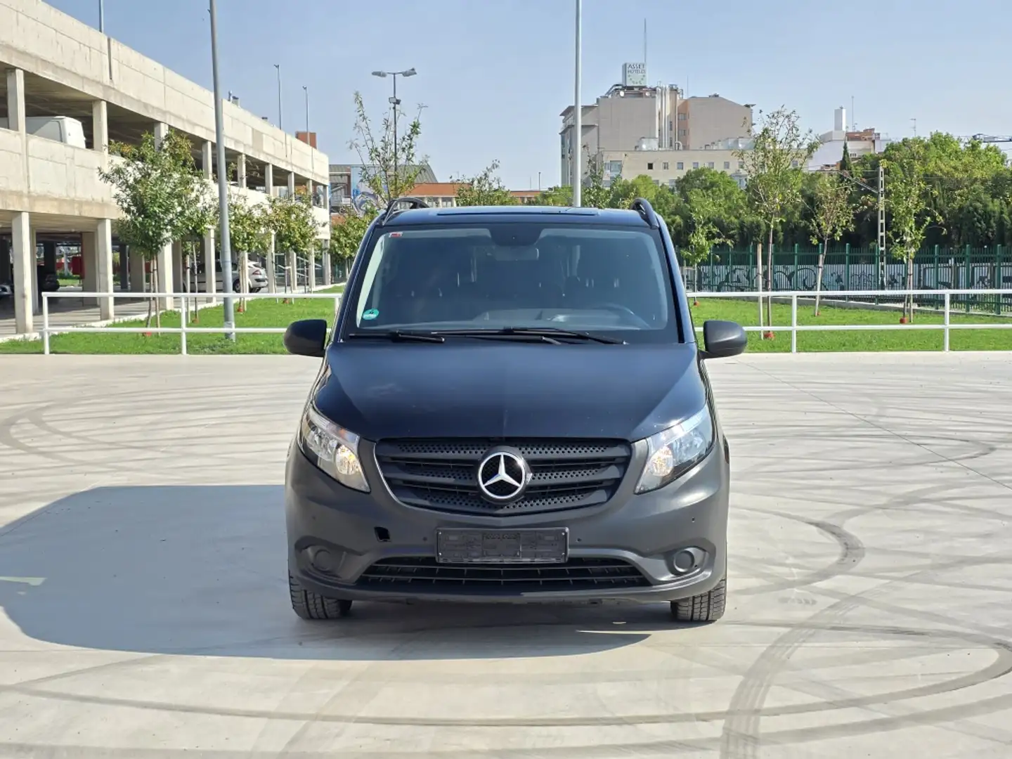 Mercedes-Benz Vito Tourer 119 CDI Pro Larga Aut. Negro - 2