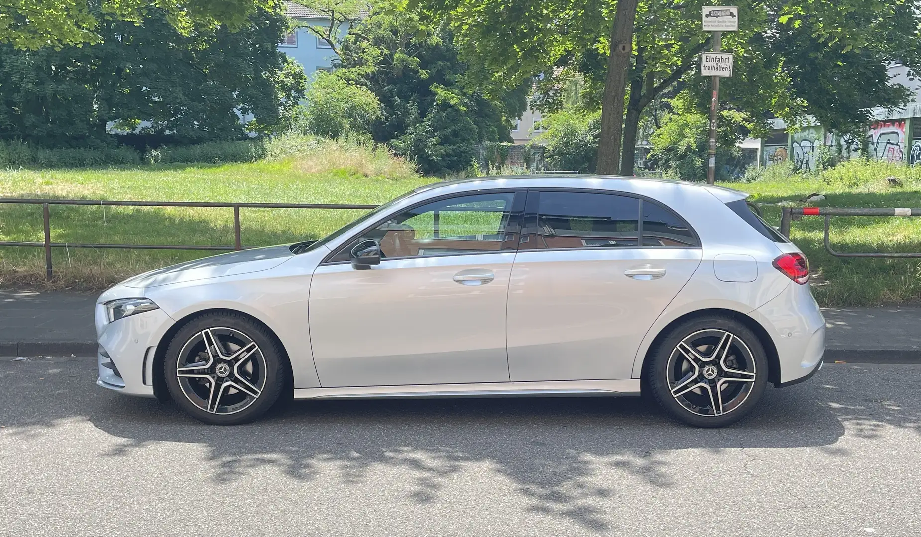 Mercedes-Benz A 200 A 200 177, AMG Line Grau - 2